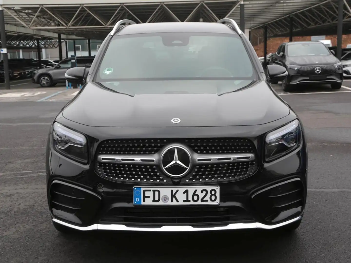 Mercedes-Benz GLB 200 d AMG MBUX Navi-Prem. Distronic Kamera Černá - 2