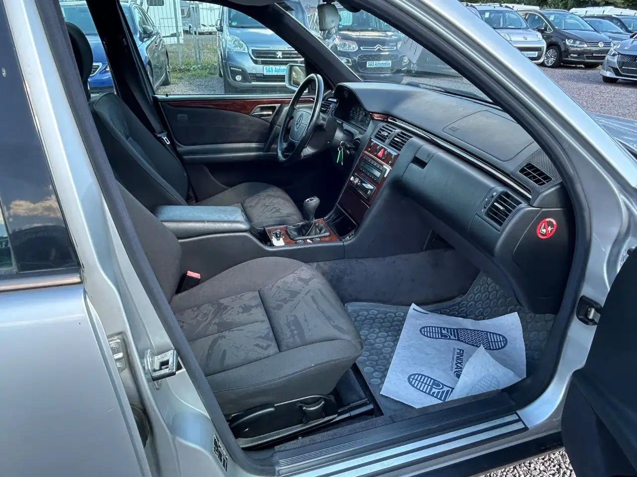 Mercedes-Benz E 200 Lim. *TÜV Neu* Steuerkette Neu*Klimaautom*, foto 9