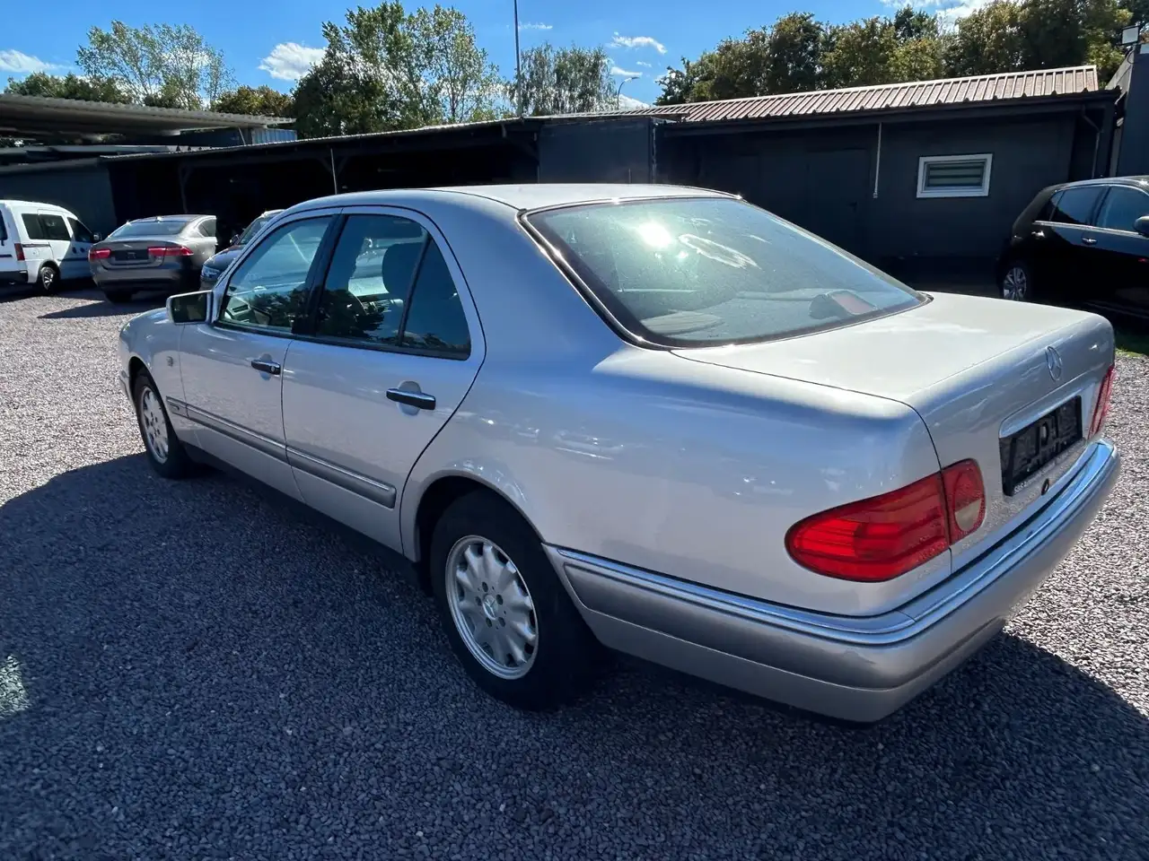Mercedes-Benz E 200 Lim. *TÜV Neu* Steuerkette Neu*Klimaautom*, foto 6