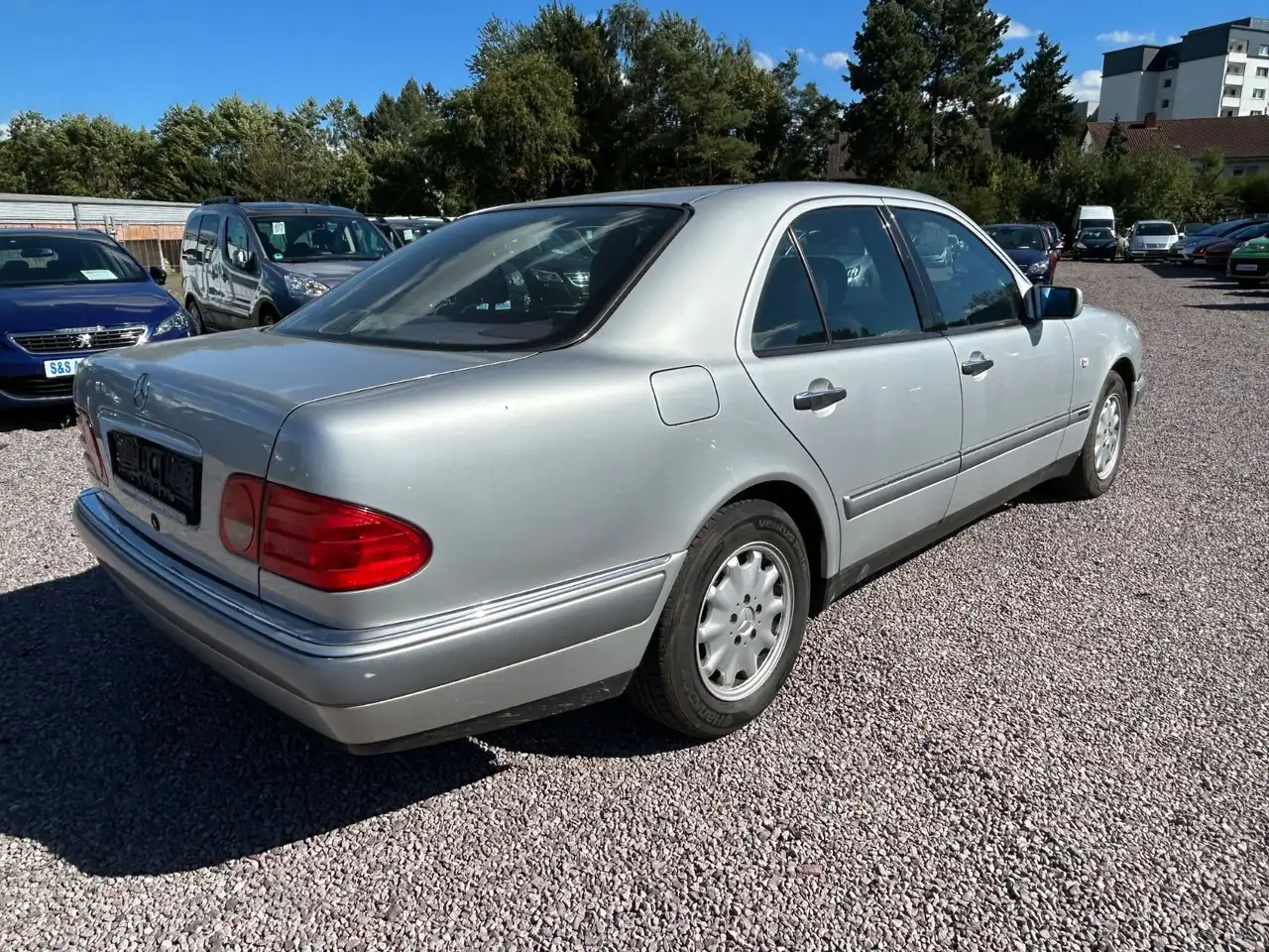 Mercedes-Benz E 200 Lim. *TÜV Neu* Steuerkette Neu*Klimaautom*, foto 4