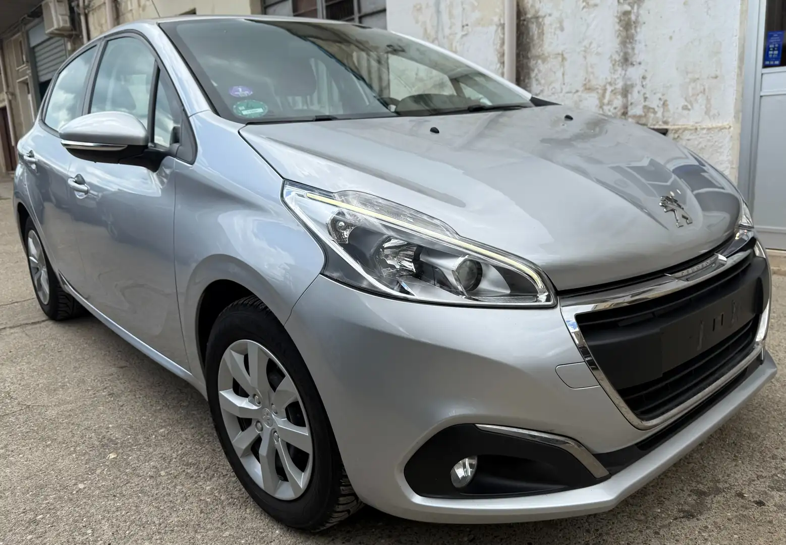 Peugeot 208 allure Argent - 1