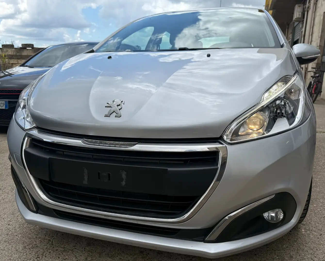 Peugeot 208 allure Argent - 2