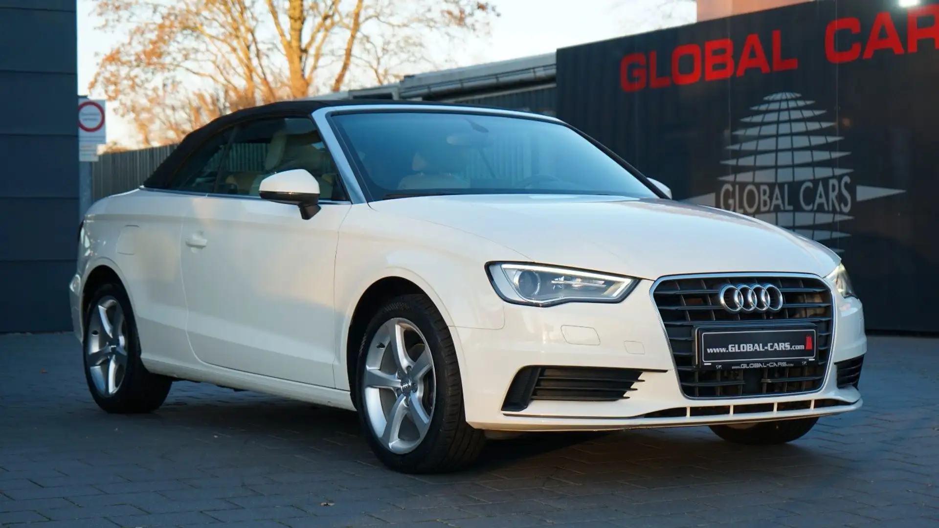 Audi A3 1.6 TDi CABRIO AMBIENTE*XENON*NAVI*TLEDER*ACC Weiß - 2