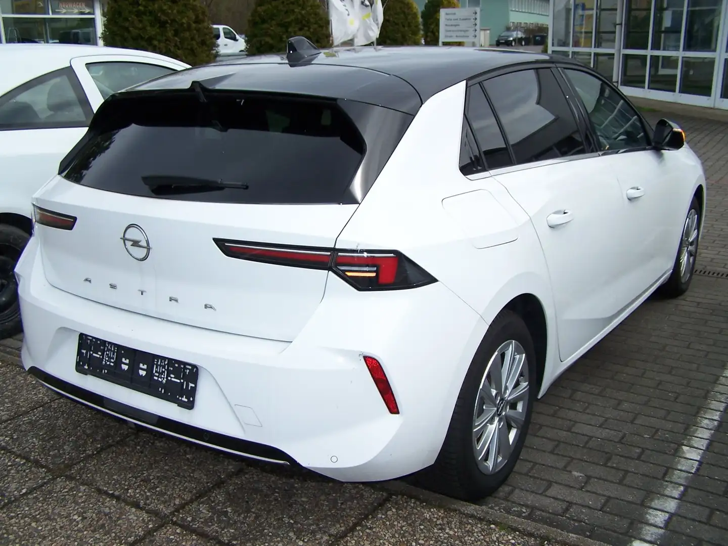 Opel Astra Elegance Weiß - 2