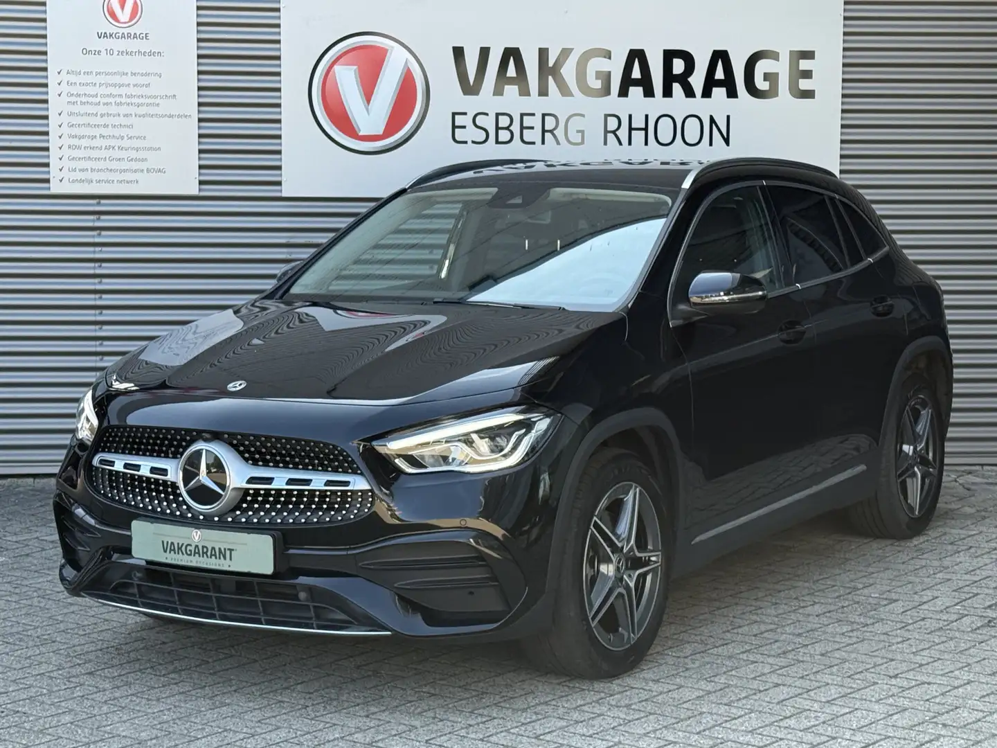 Mercedes-Benz GLA 250 e AMG Line PHEV,MBUX,CAMERA Zwart - 1