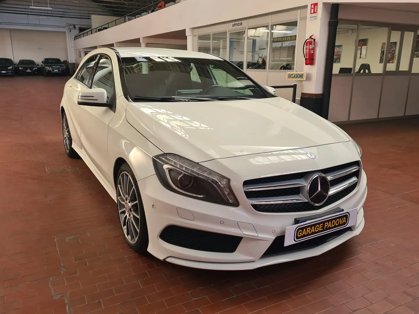 Mercedes-Benz A 200 Classe A200 W176 Night Edition (VETTURA IN ARRIVO) Blanc - 2