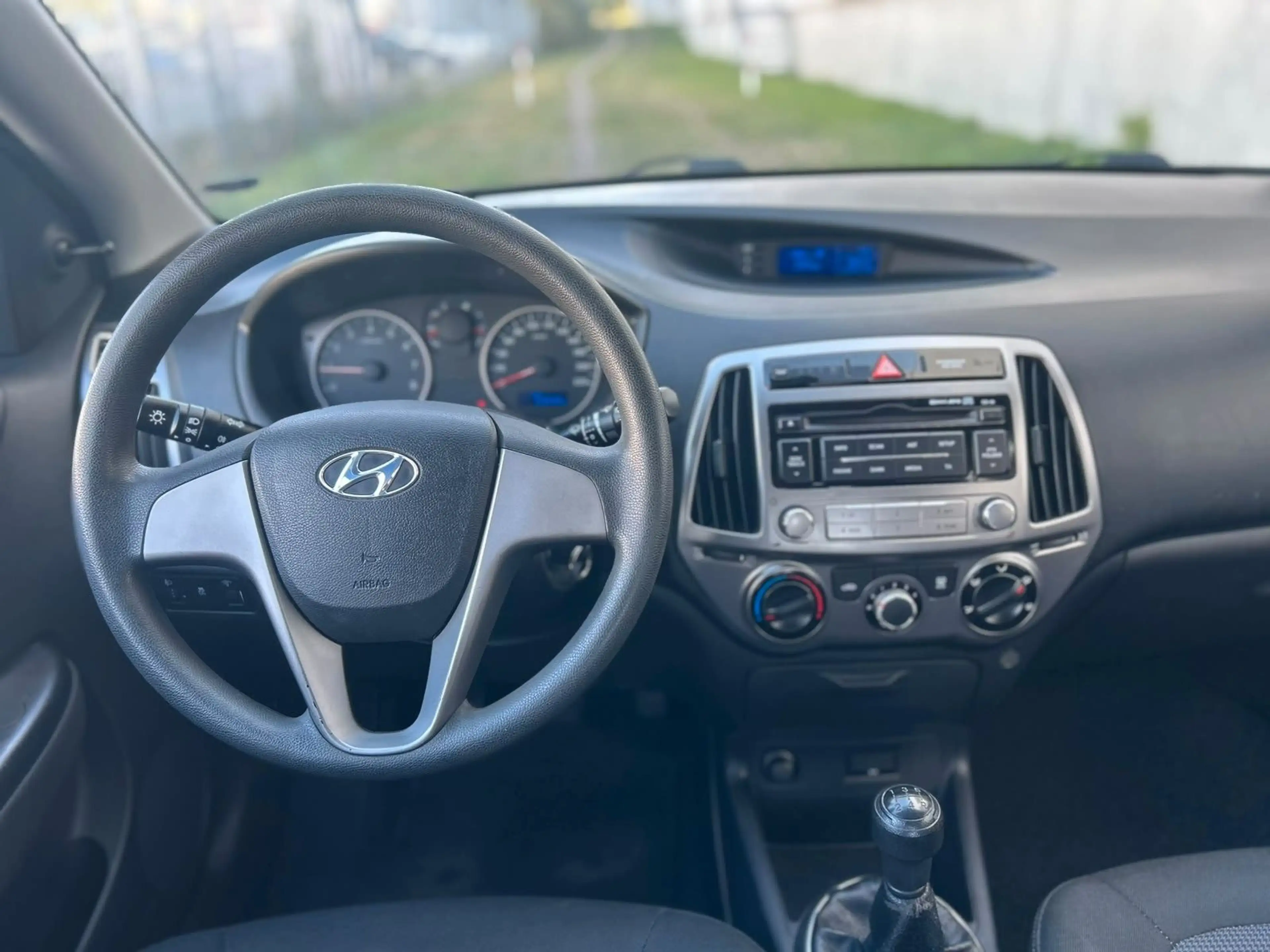 Hyundai i20 FIFA World Cup Edition,1 Hand ,63K KM — photo 17