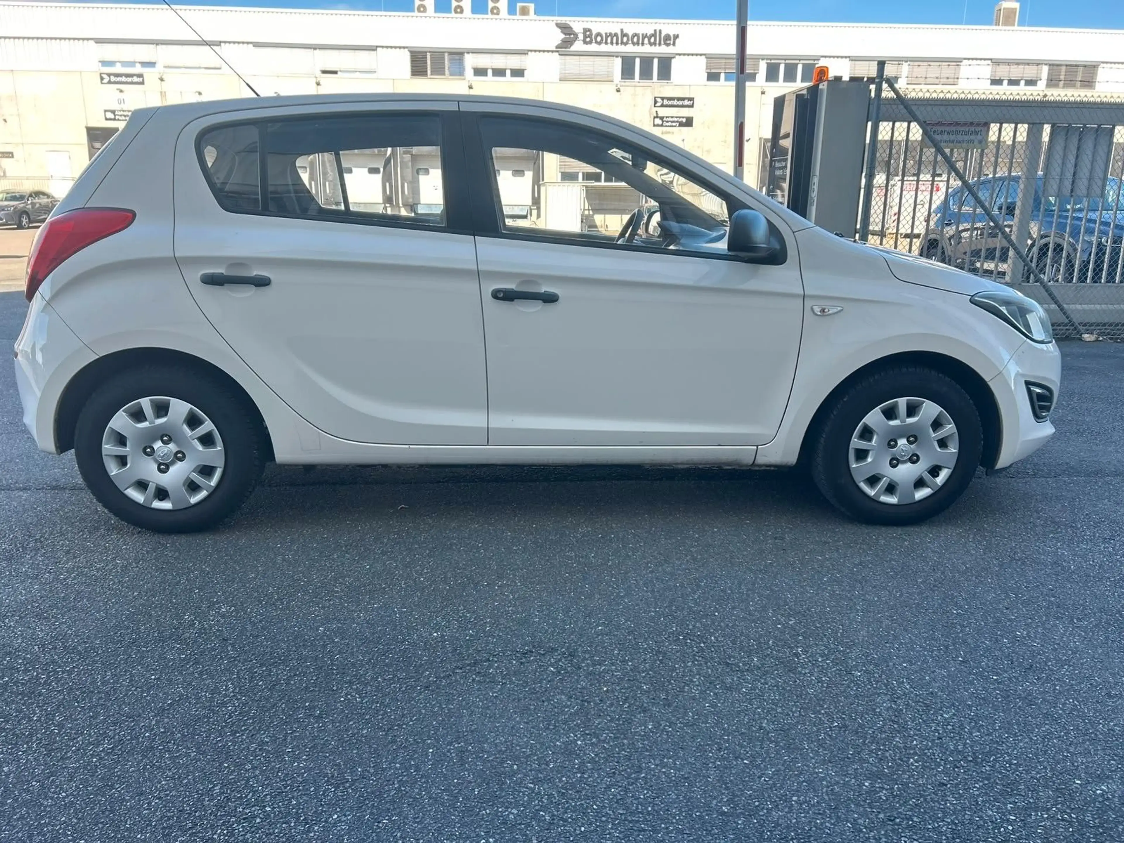 Hyundai i20 FIFA World Cup Edition,1 Hand ,63K KM — photo 7