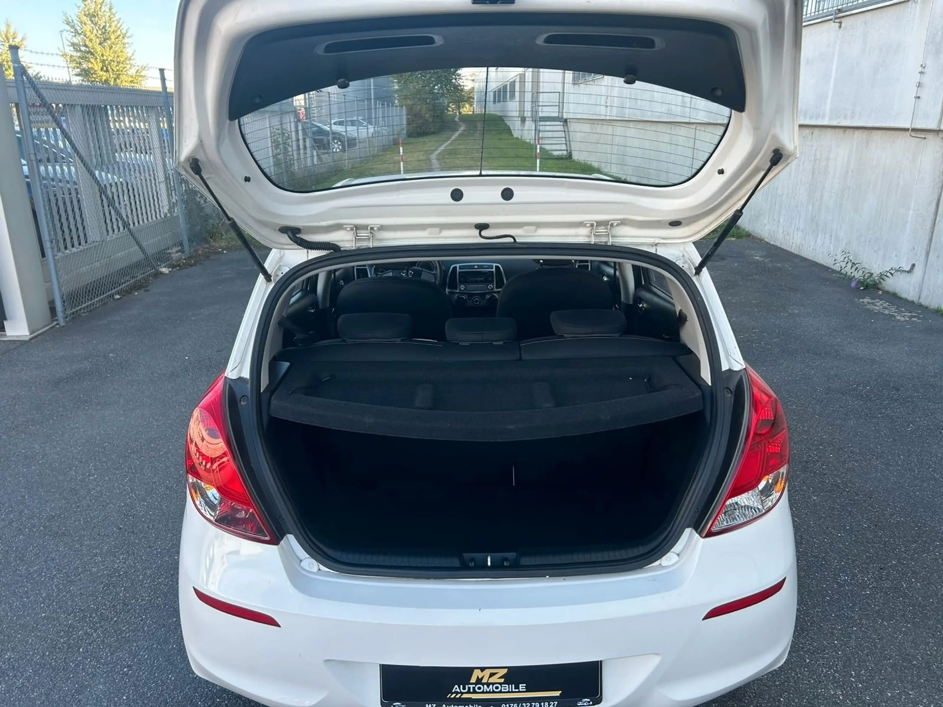 Hyundai i20 FIFA World Cup Edition,1 Hand ,63K KM — photo 28