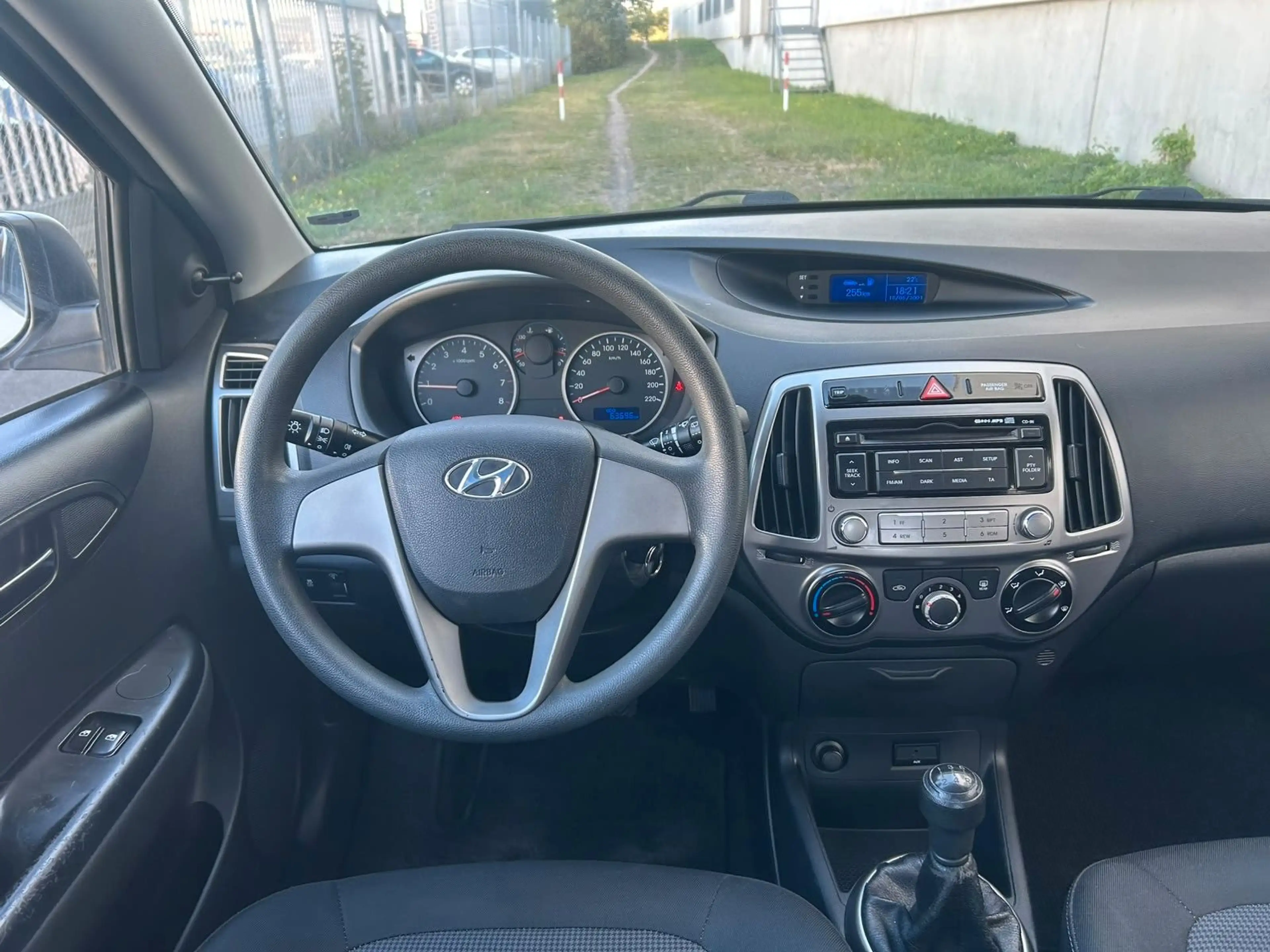 Hyundai i20 FIFA World Cup Edition,1 Hand ,63K KM — photo 20