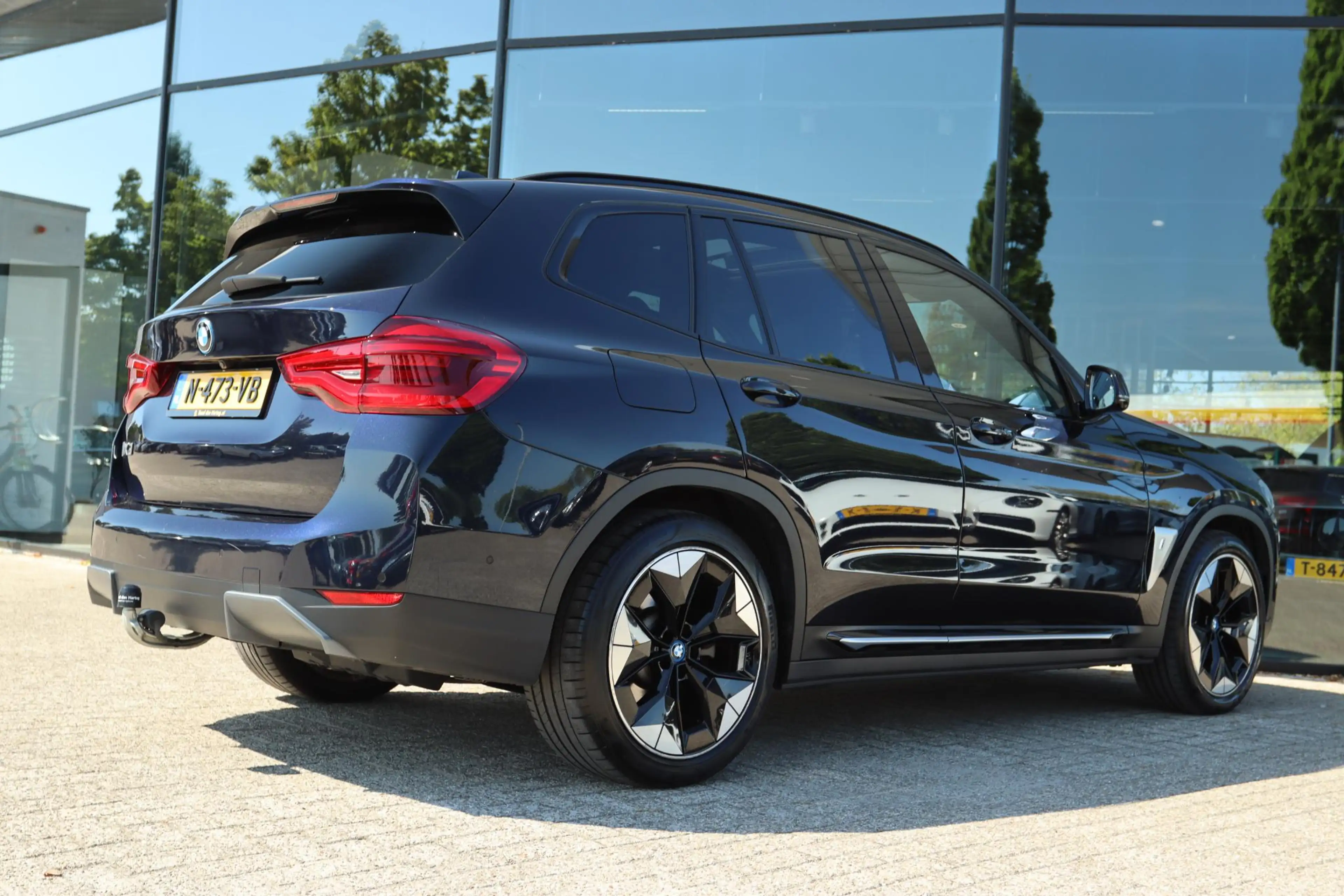 BMW iX3 HIGH EXECUTIVE 80KWH SOH 100% | PANO | TREKHAAK | — photo 2