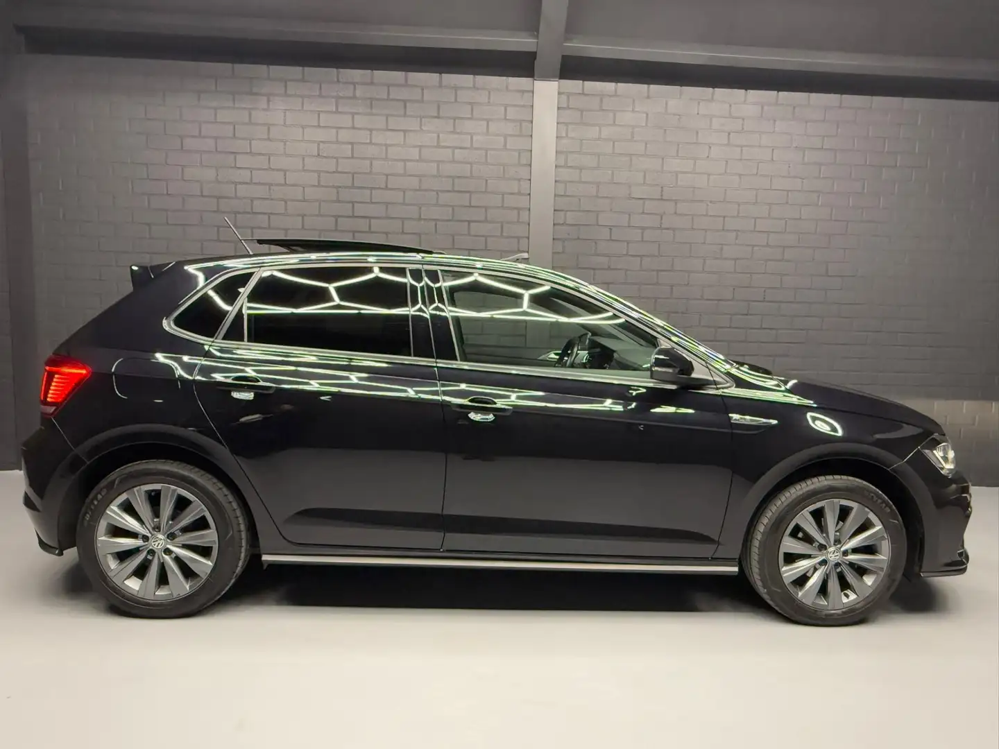 Volkswagen Polo 1.0 TSI R-LINE | PANO | CARPLAY | HALF LEDER | BTW Zwart - 2