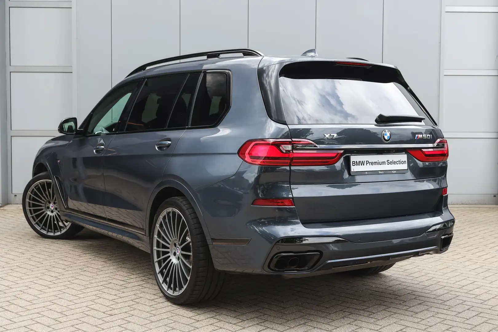 BMW X7 M50i High Executive Automaat / Active Steering / S Grijs - 2