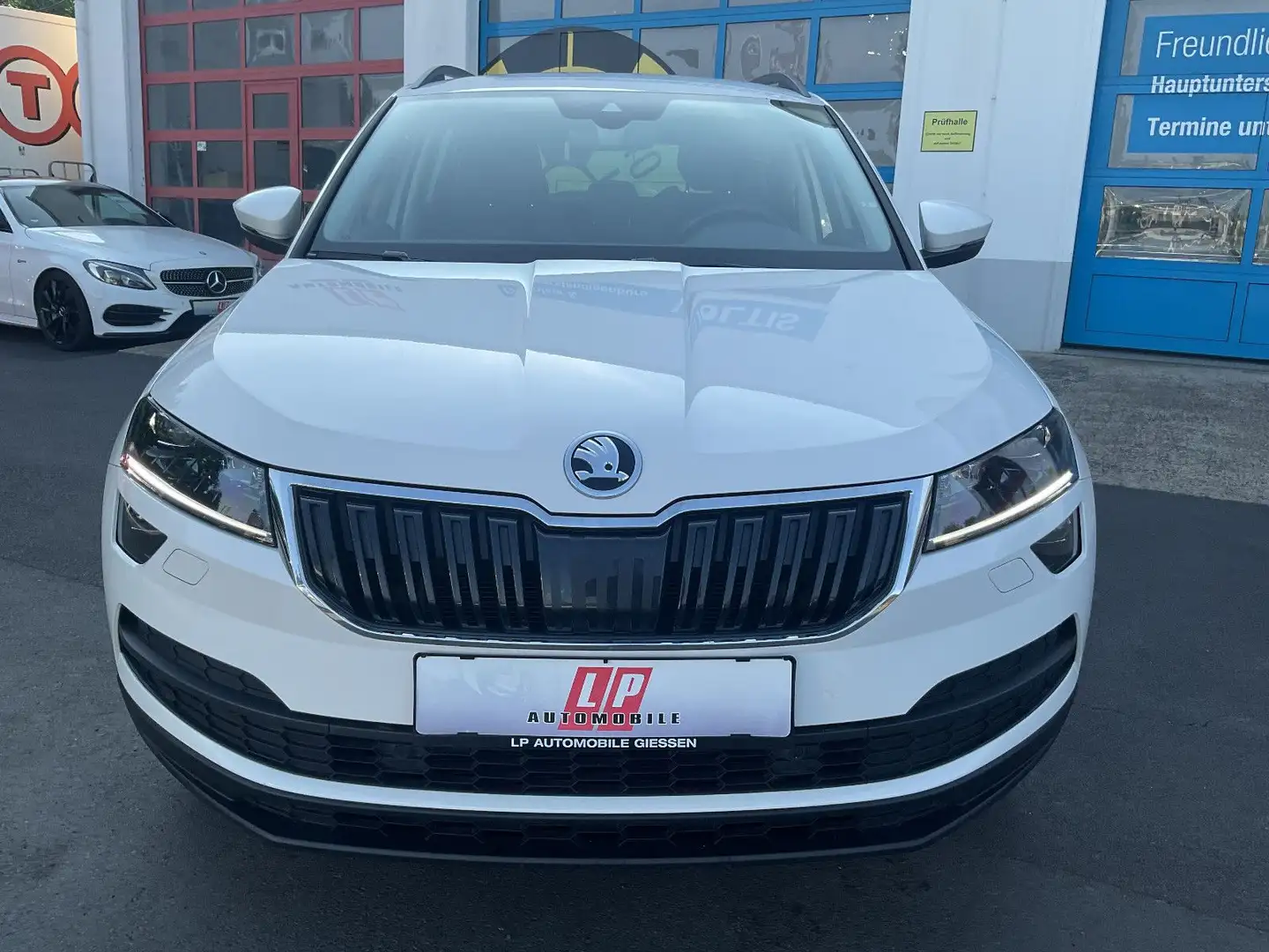Skoda Karoq Style 1.5 TSI LED ACC Navi AHK Kamera 1Hd. Weiß - 2