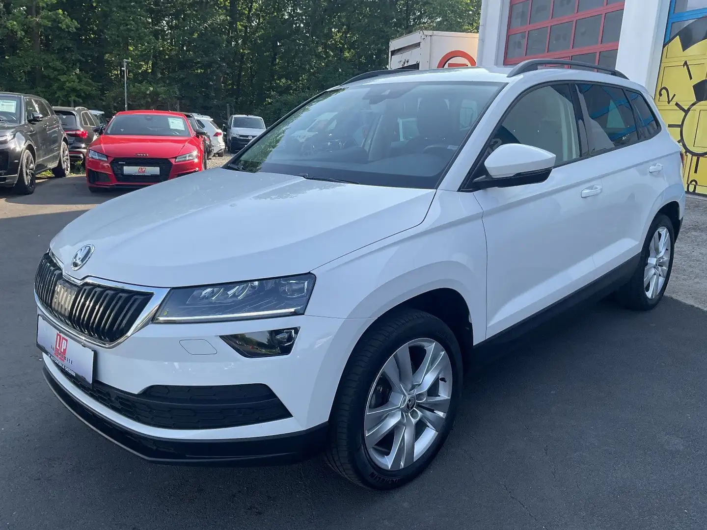 Skoda Karoq Style 1.5 TSI LED ACC Navi AHK Kamera 1Hd. Weiß - 1