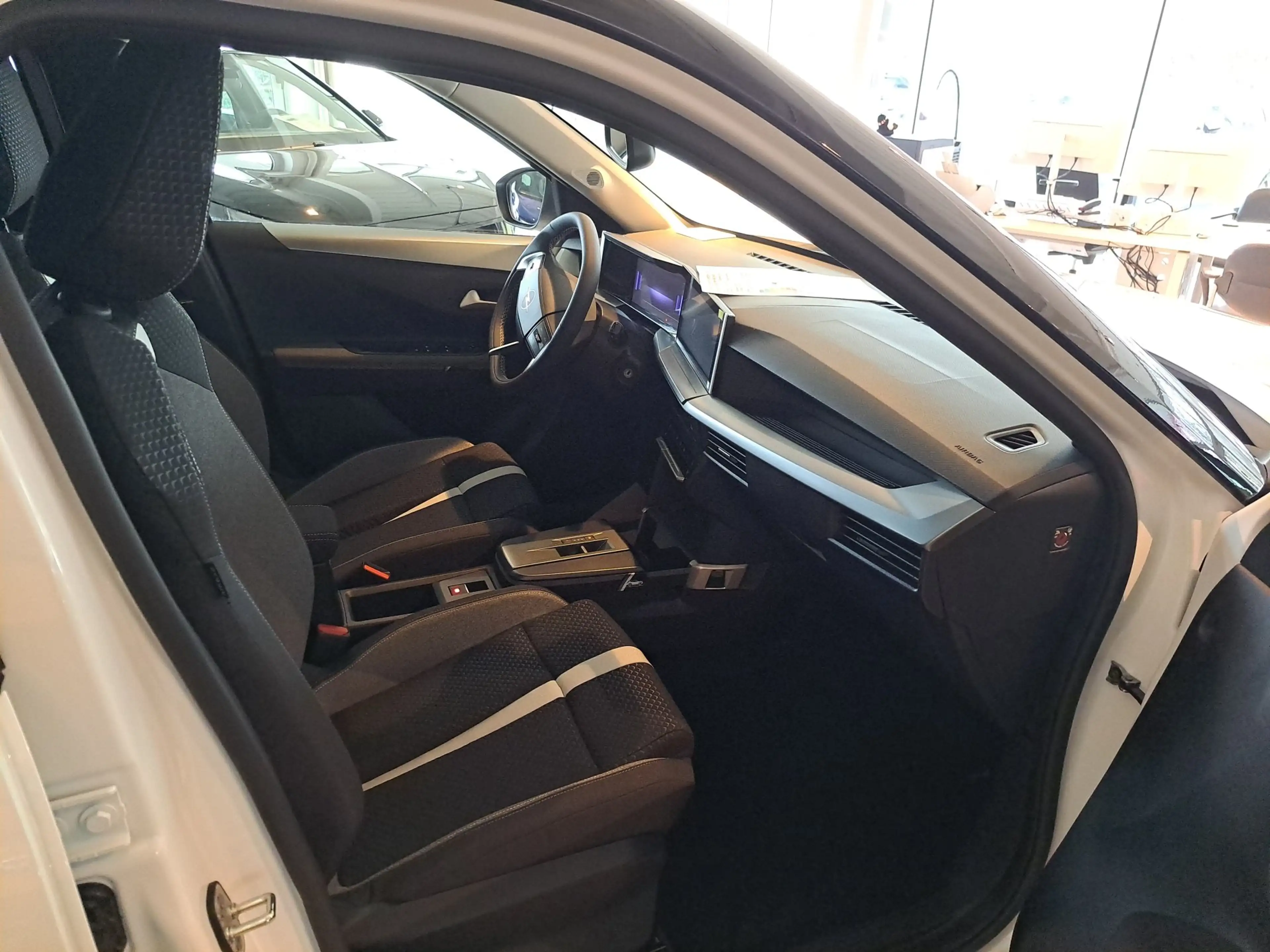Opel Frontera 1.2 GS LED Kam. Navi SHZ AUT PDC — photo 15