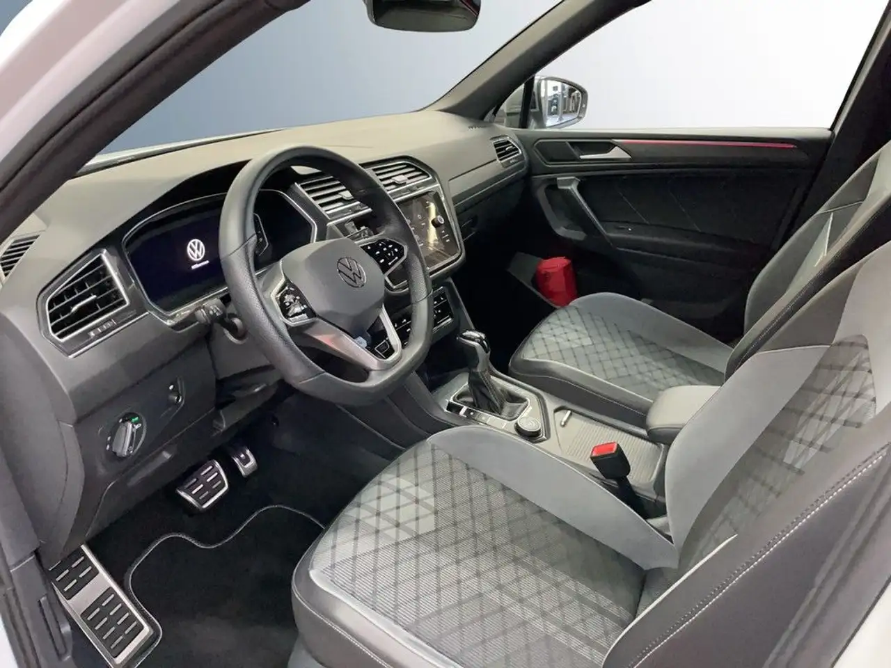 Volkswagen Tiguan Allspace 2,0 TDI DSG R-Line 4Motion AHK N 10
