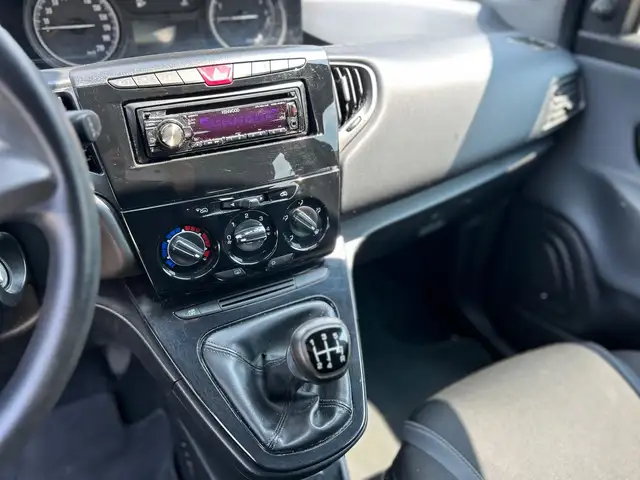 Lancia Ypsilon view 15