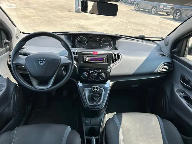 Lancia Ypsilon view 14