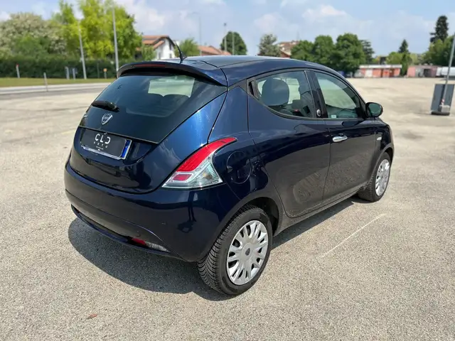 Lancia Ypsilon view 4