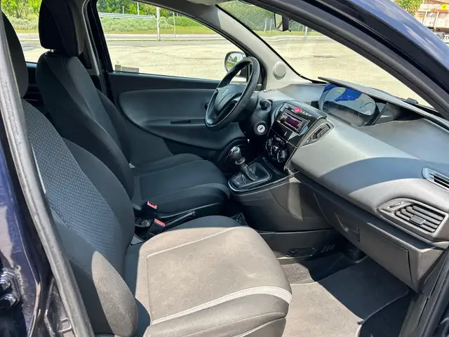 Lancia Ypsilon view 11