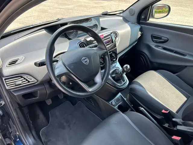 Lancia Ypsilon view 7