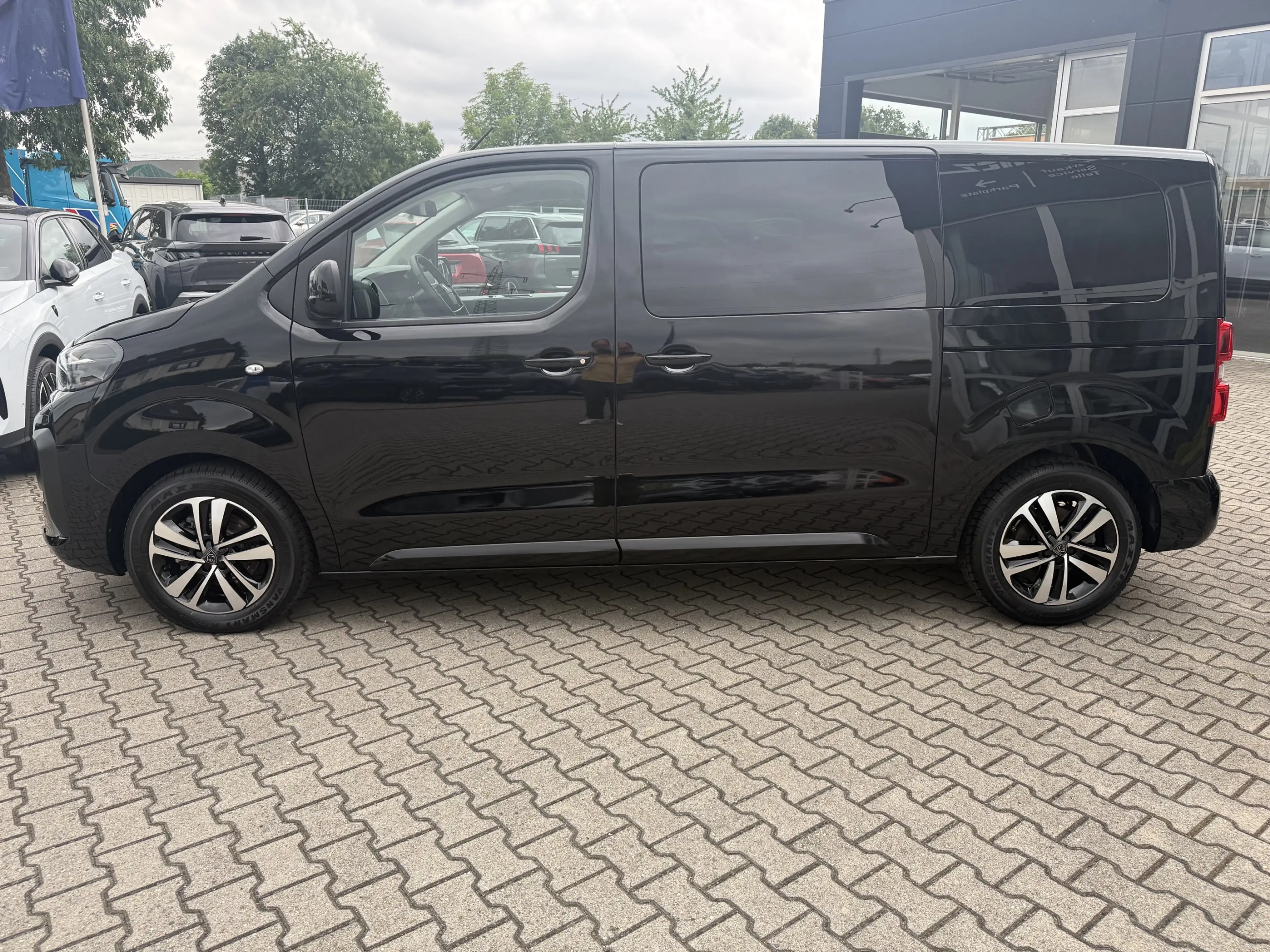 Peugeot Traveller L2 BlueHDI 180, ACC, el. Schiebetüren, AHK, uvm. — photo 8