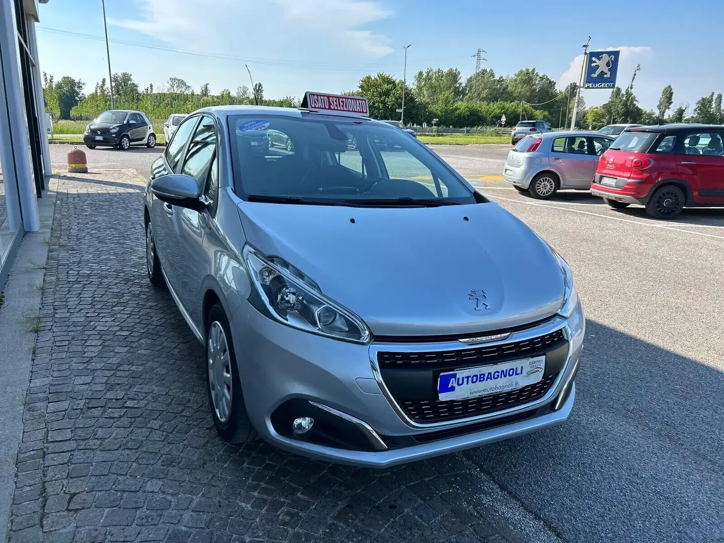 Peugeot 208 SIGNATURE PureTech 82 5 porte SPOTICAR Grigio - 2