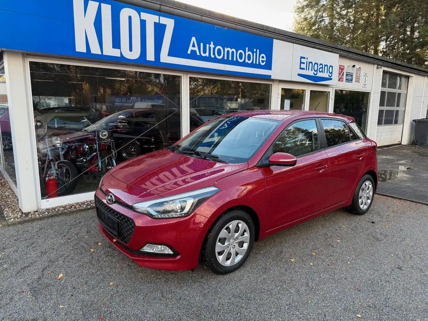 Hyundai i20 Automatik Rot - 1