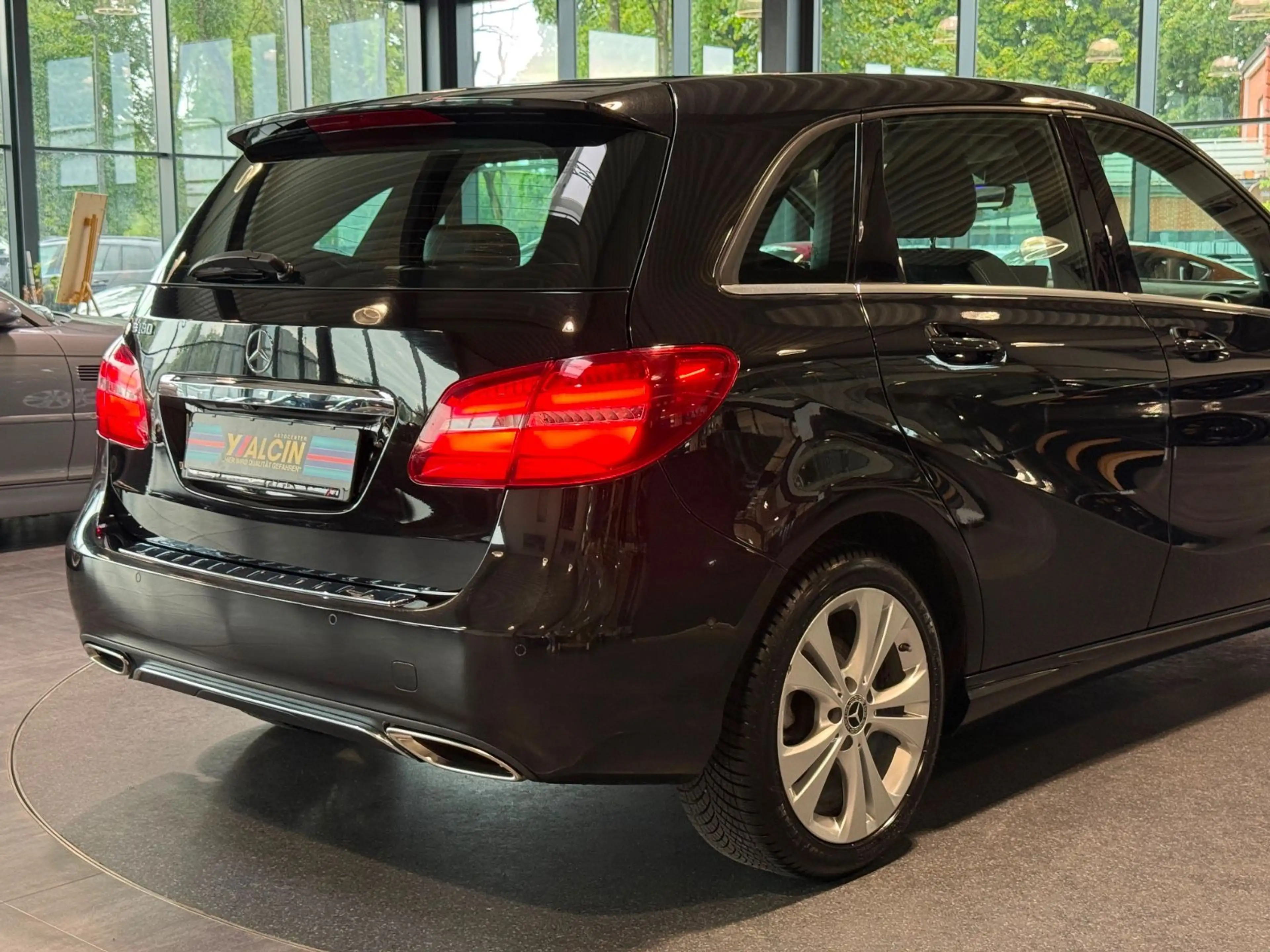 Mercedes-Benz B 180 Urban-Line 2.HA/S-HEFT/NAVI/AMBIENTE/R-CAM — photo 11