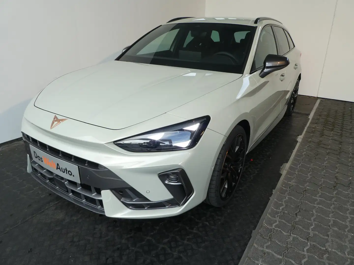 CUPRA Leon 1.5 eTSI DSG 150 PS Grau - 1