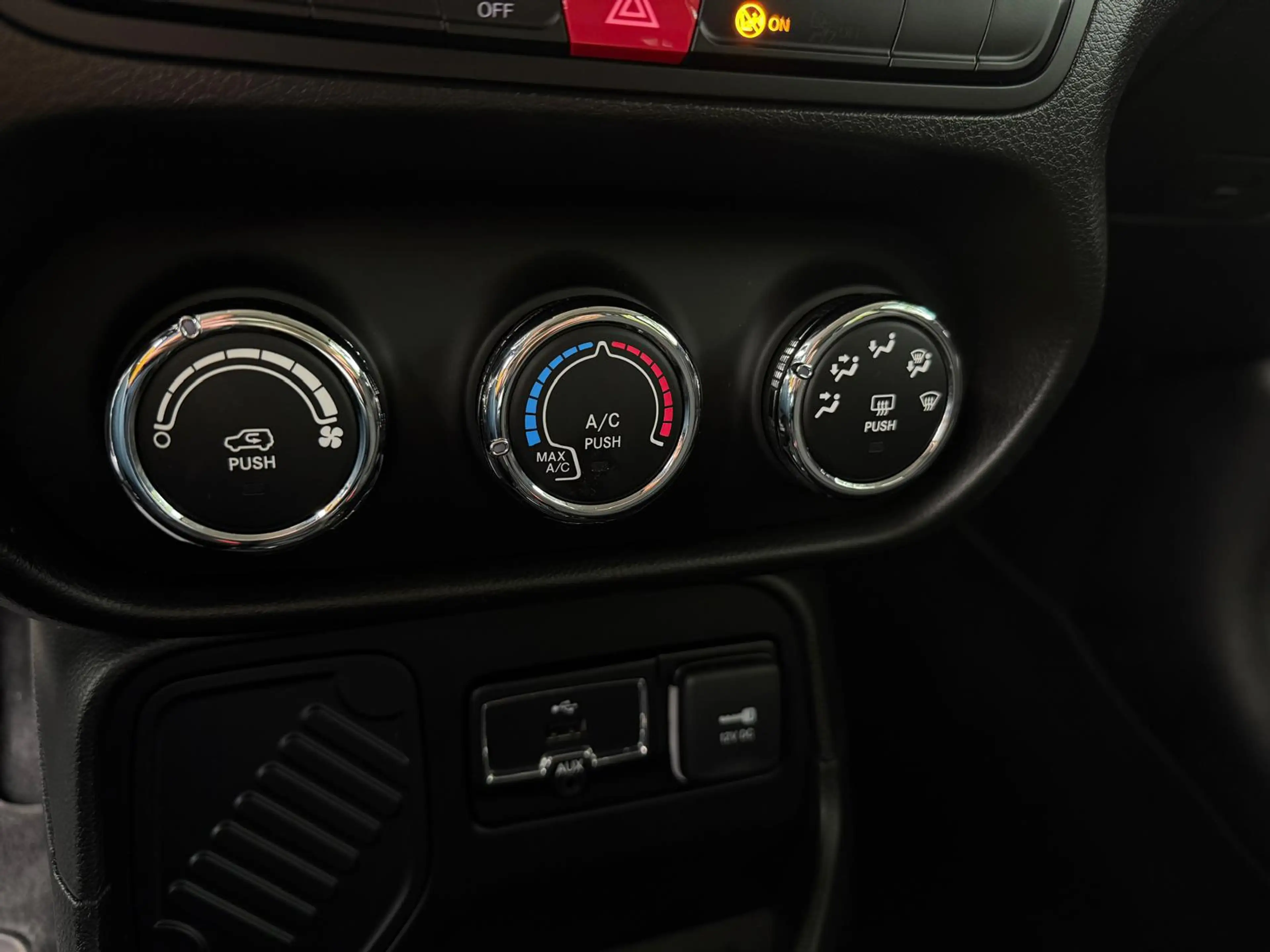 Jeep Renegade 1.4 MultiAir Night Eagle II — photo 13