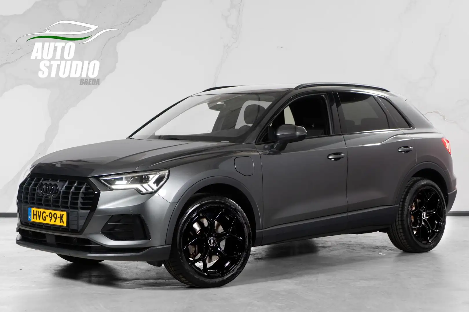 Audi Q3 45 TFSI e | S-line | Leder | Stoelverwarming | Sfe Grijs - 1