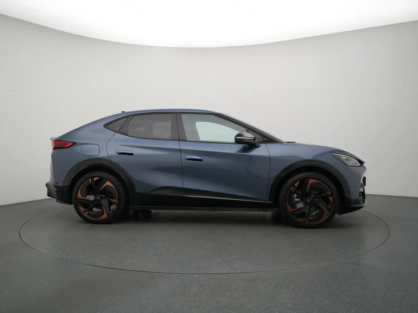 CUPRA Tavascan VZ PANO MATRIX HUD LEDER MEMORY NAVI Blau - 2