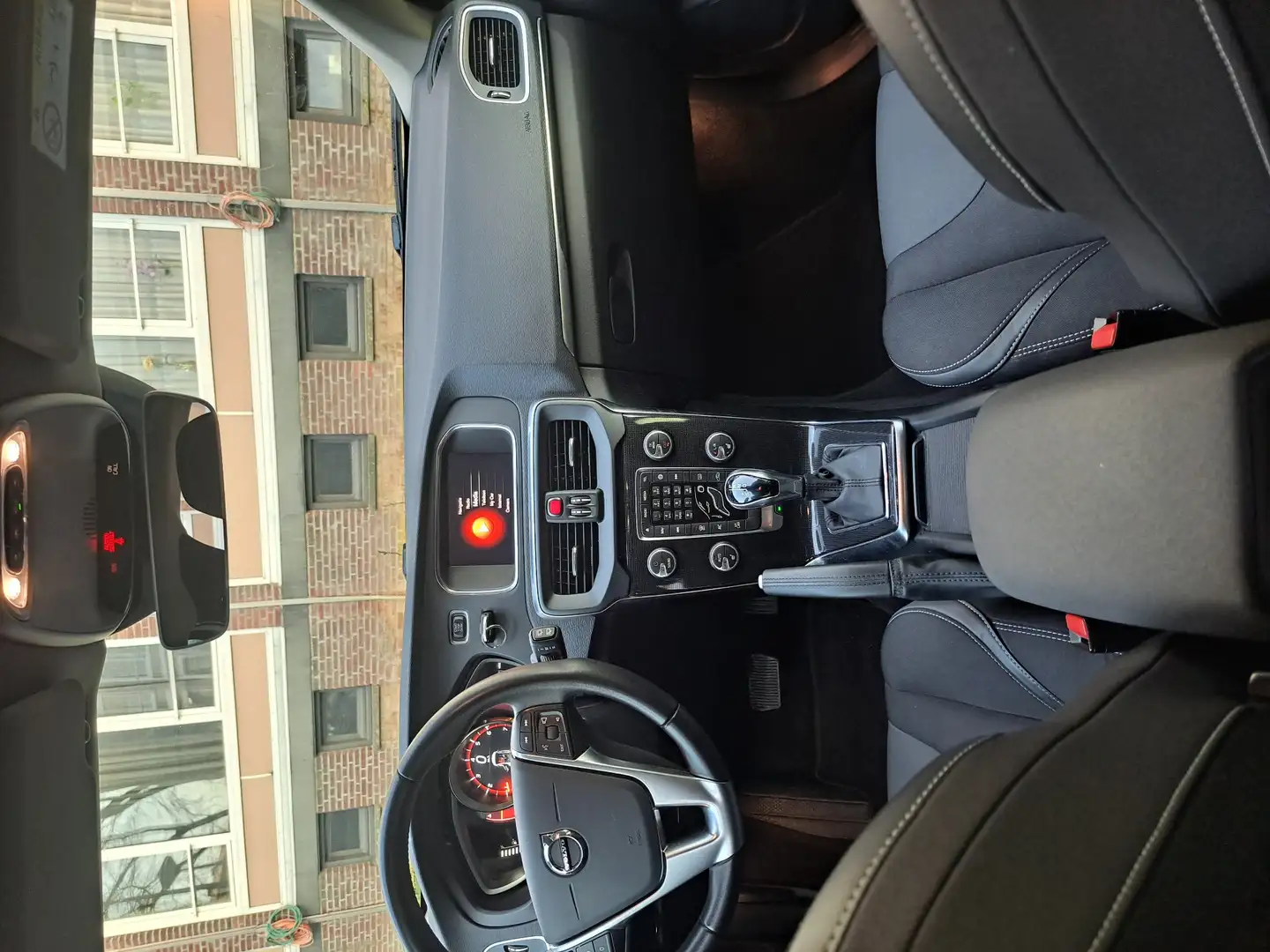 Volvo V40 T2 Polar+ 123 pk sport R- Design ( pano) Gri - 2