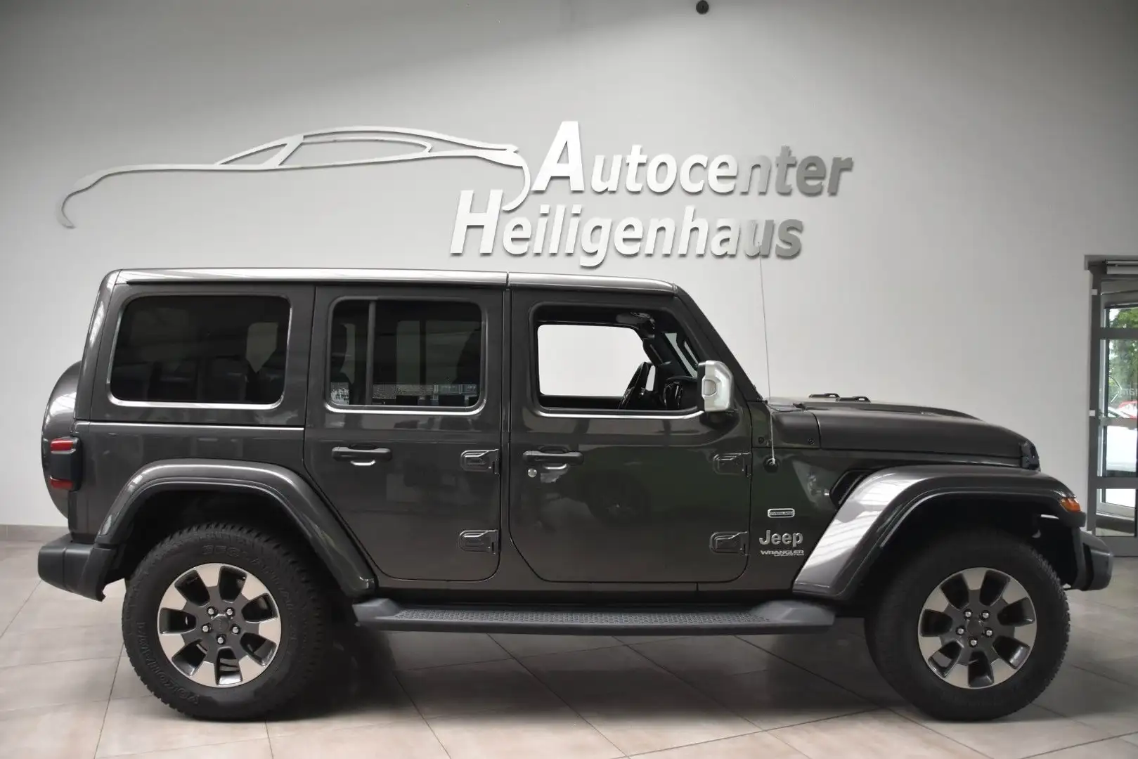 Jeep Wrangler Unlimited Sahara LED Navi Leder Kamera Grau - 2