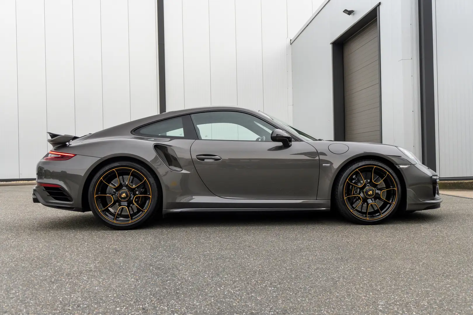 Porsche 991 (991.2) Turbo S Exclusive Series - 1 of 500 Grau - 2