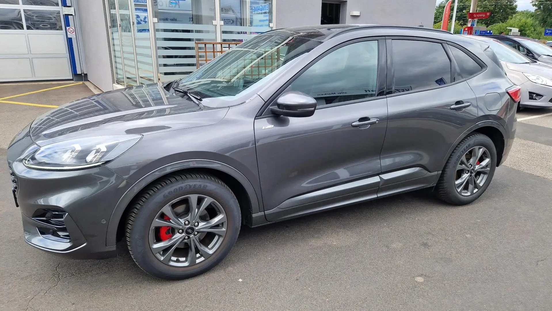 Ford Kuga ST-Line X Allrad Grau - 1