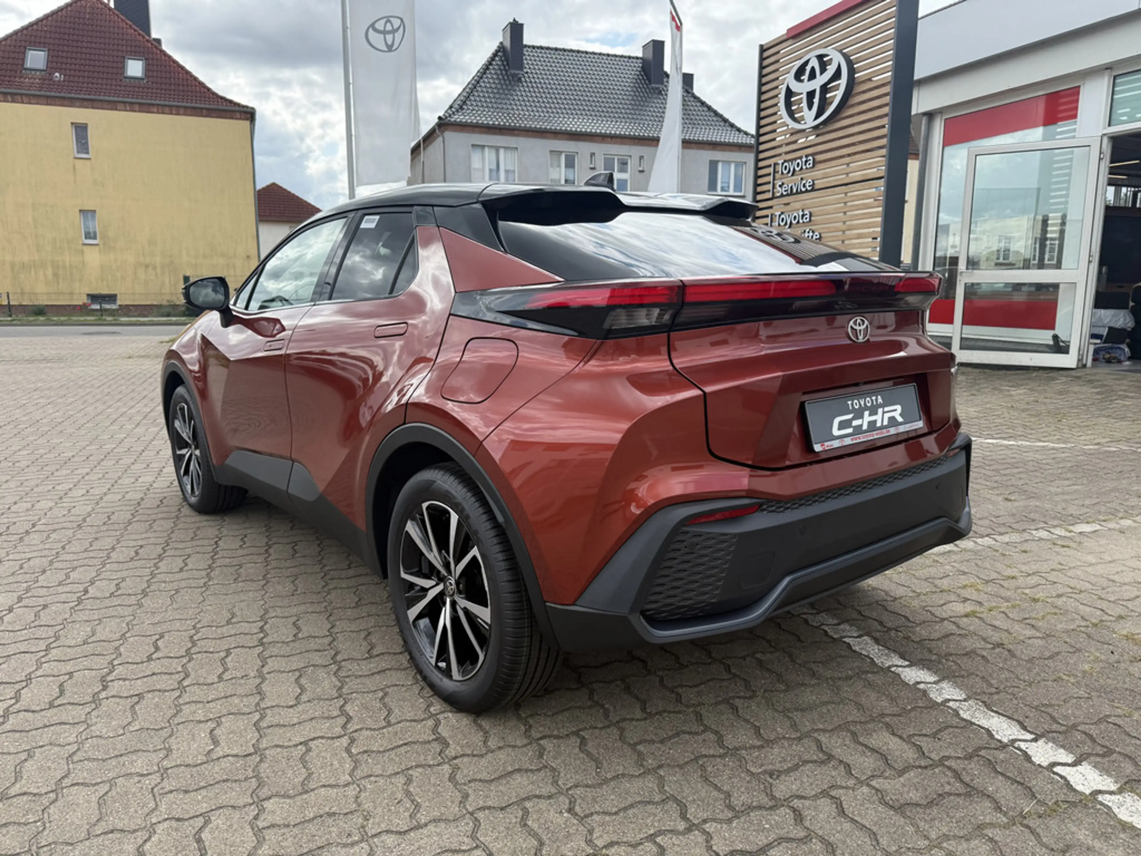 Toyota C-HR 2.0 Plug-In Hybrid FWD Teamplayer — photo 2
