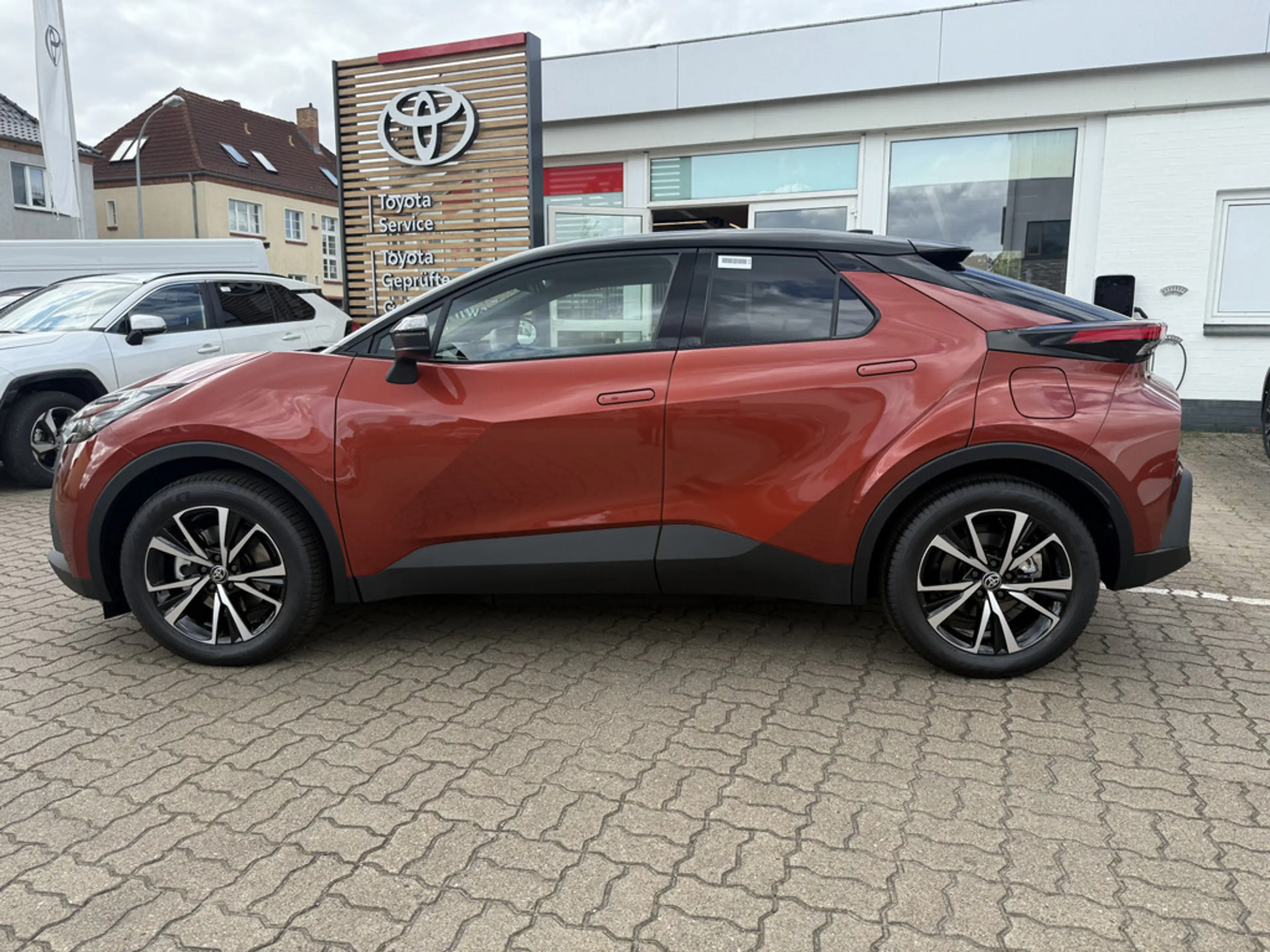 Toyota C-HR 2.0 Plug-In Hybrid FWD Teamplayer — photo 3
