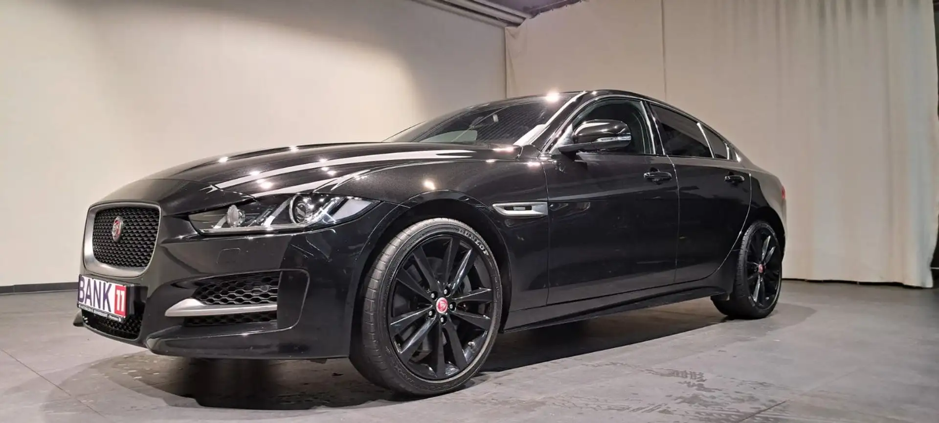 Jaguar XE R-Sport AWD Schwarz - 2