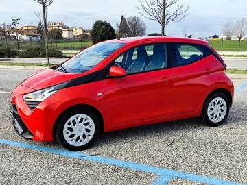 Aygo 5p 1.0 x-play m-mt 72cv AUTOMATICA