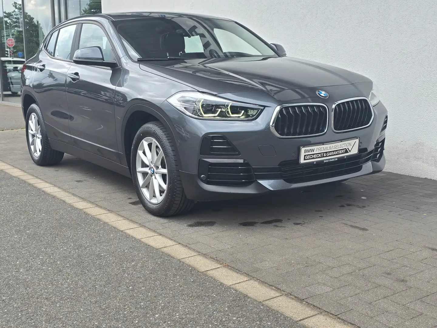 BMW X2 sDrive18d Advantage Aut*Head-Up*Alarm*RFK*PDC Grey - 1