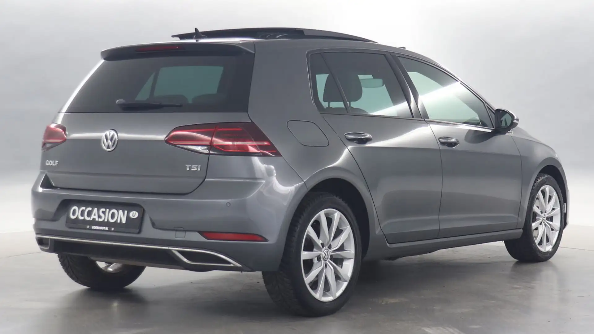 Volkswagen Golf 1.0 TSI 110pk Highline / Panoramadak / Navigatie / Gris - 2