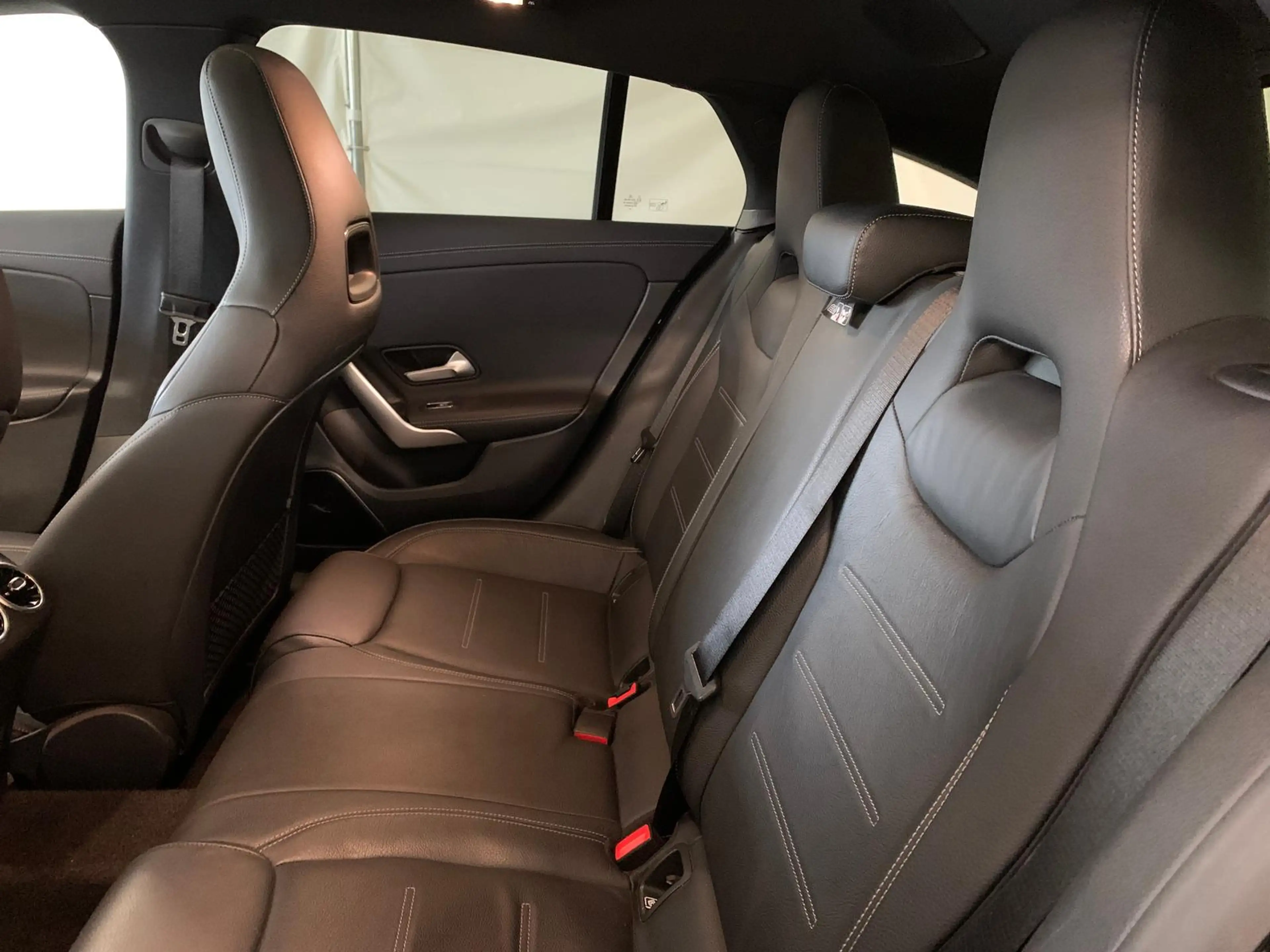Mercedes-Benz CLA 35 AMG CLA 35 SB AMG 4M Multibeam Widescreen Pano Distr — photo 11
