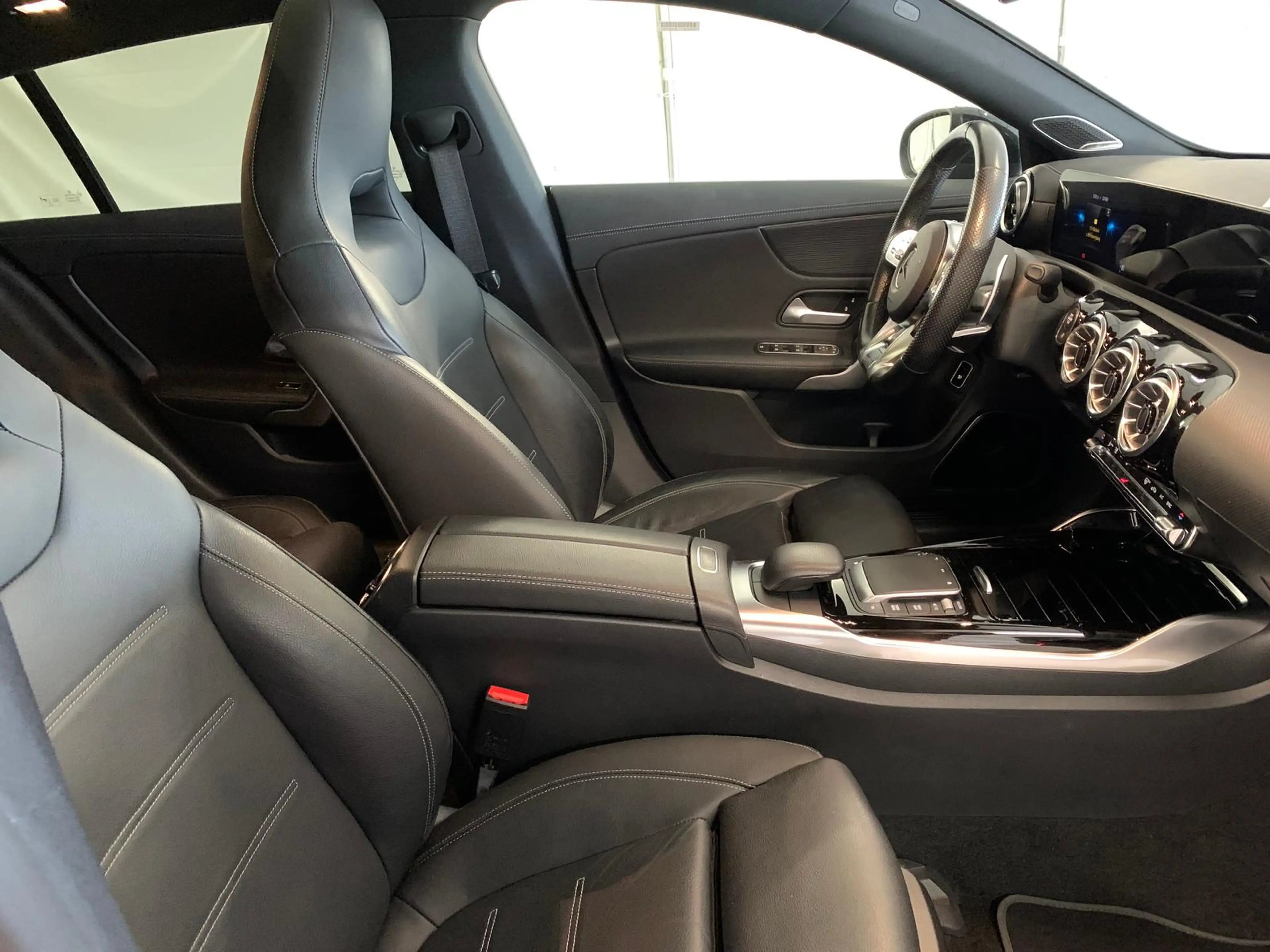 Mercedes-Benz CLA 35 AMG CLA 35 SB AMG 4M Multibeam Widescreen Pano Distr — photo 4