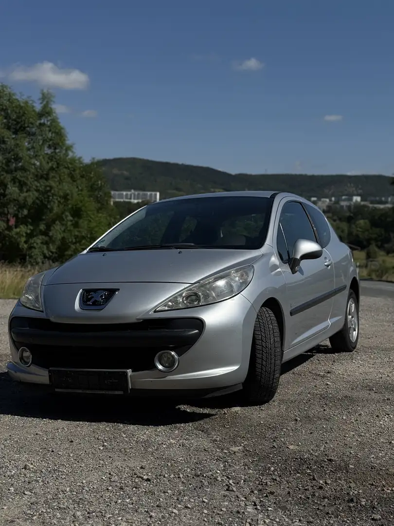 Peugeot 207 - 1
