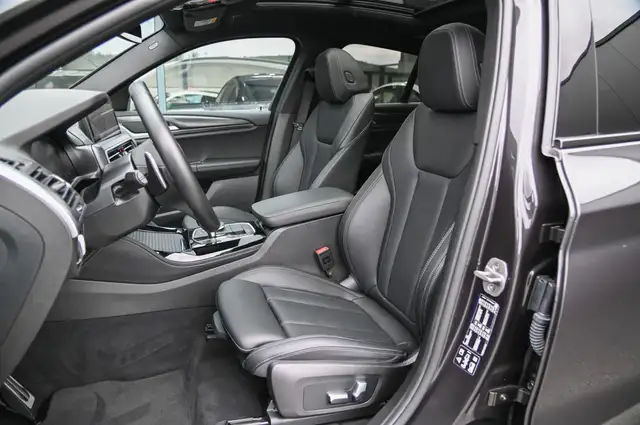 BMW X4 view 13
