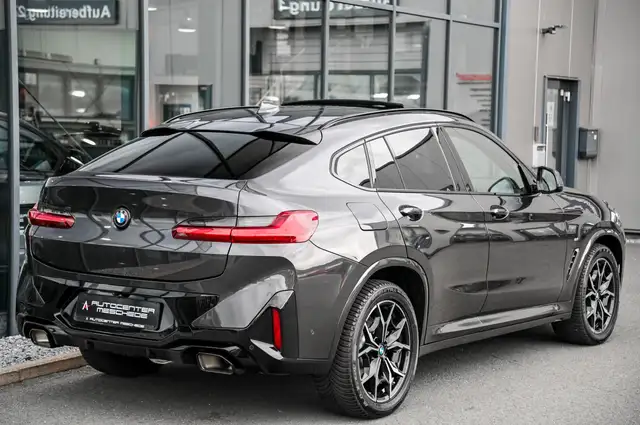 BMW X4 view 4