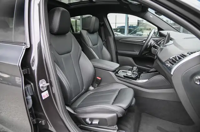 BMW X4 view 14